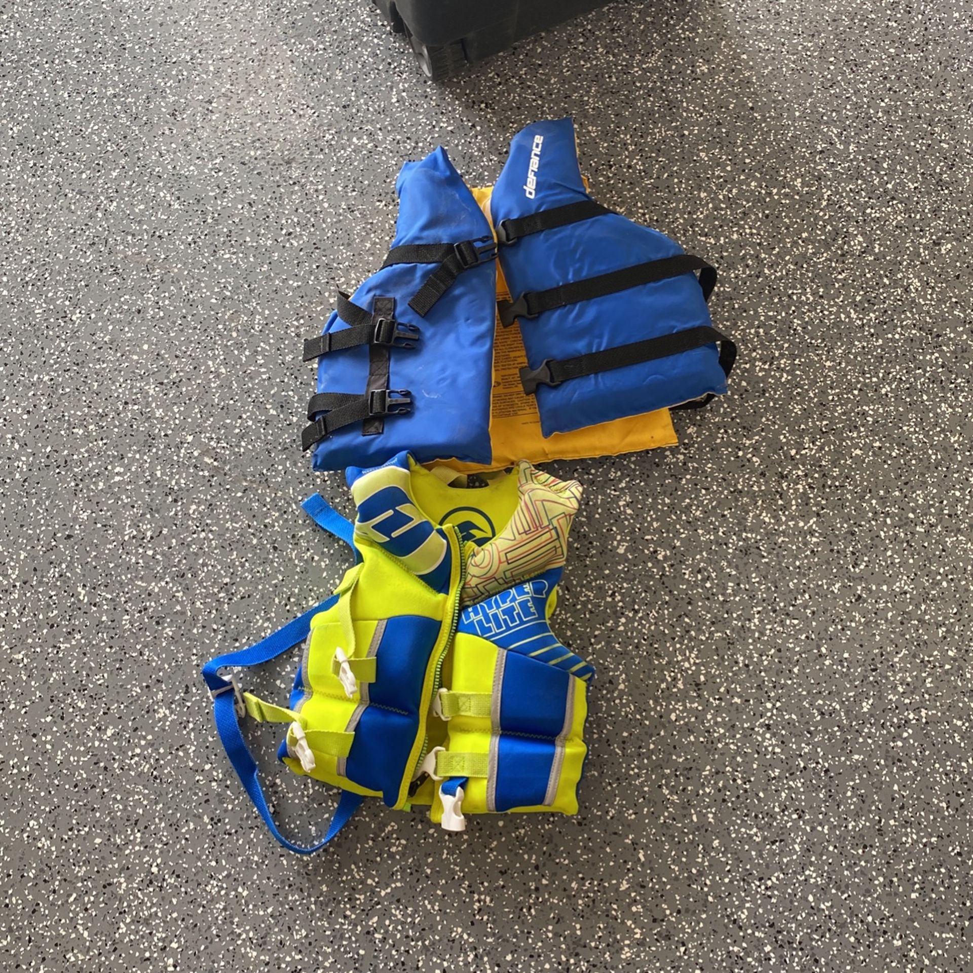 2 Small Kids Lifejackets