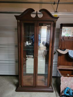 1990s Philip Reinisch Federal Style Carved Cherry Mirrored Curio or Display Cabinet