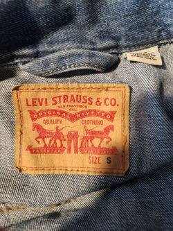 Levi's classic denim. Size men small