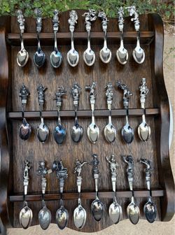 Complete Vintage 1988 Disney 24pc Pewter Spoon Collection Wall Wood Rack