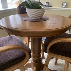 High Top Nook Table With Chairs $200