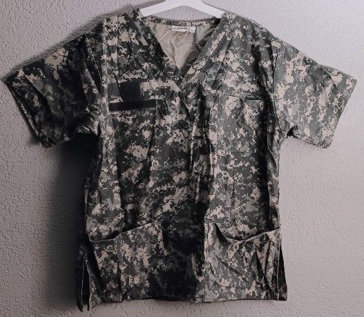 US Military Nurse Joe Army ACU Camouflage V Neck Scrub Top Shirt Size Large
