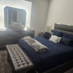7 Pieces  Bedroom Set/$600