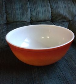 Pyrex,vintage Pyrex,4qt.vintage bowl,sunburst color.