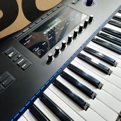 Native Instruments S-Series Kontrol S61 Advanced MIDI Keyboard