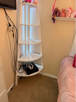 Angled shelf’s
