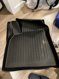 Tesla Model Y All-Weather Liner Floor Mats (with a original box)