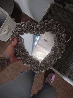 Heart-Shaped Rose Frame Decorative Mirror