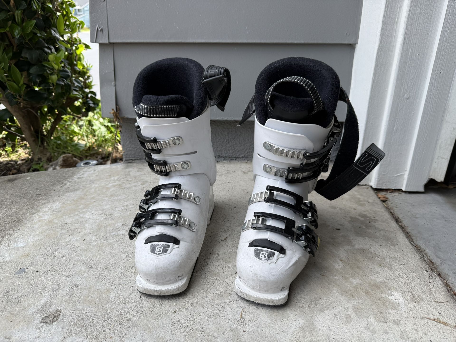Salomon Ski Boots Size 22.5