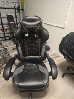 Silla de computadora para juegos. Muy poco uso