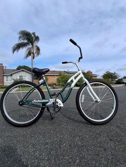 Schwinn Hollywood-Cruiser Bike