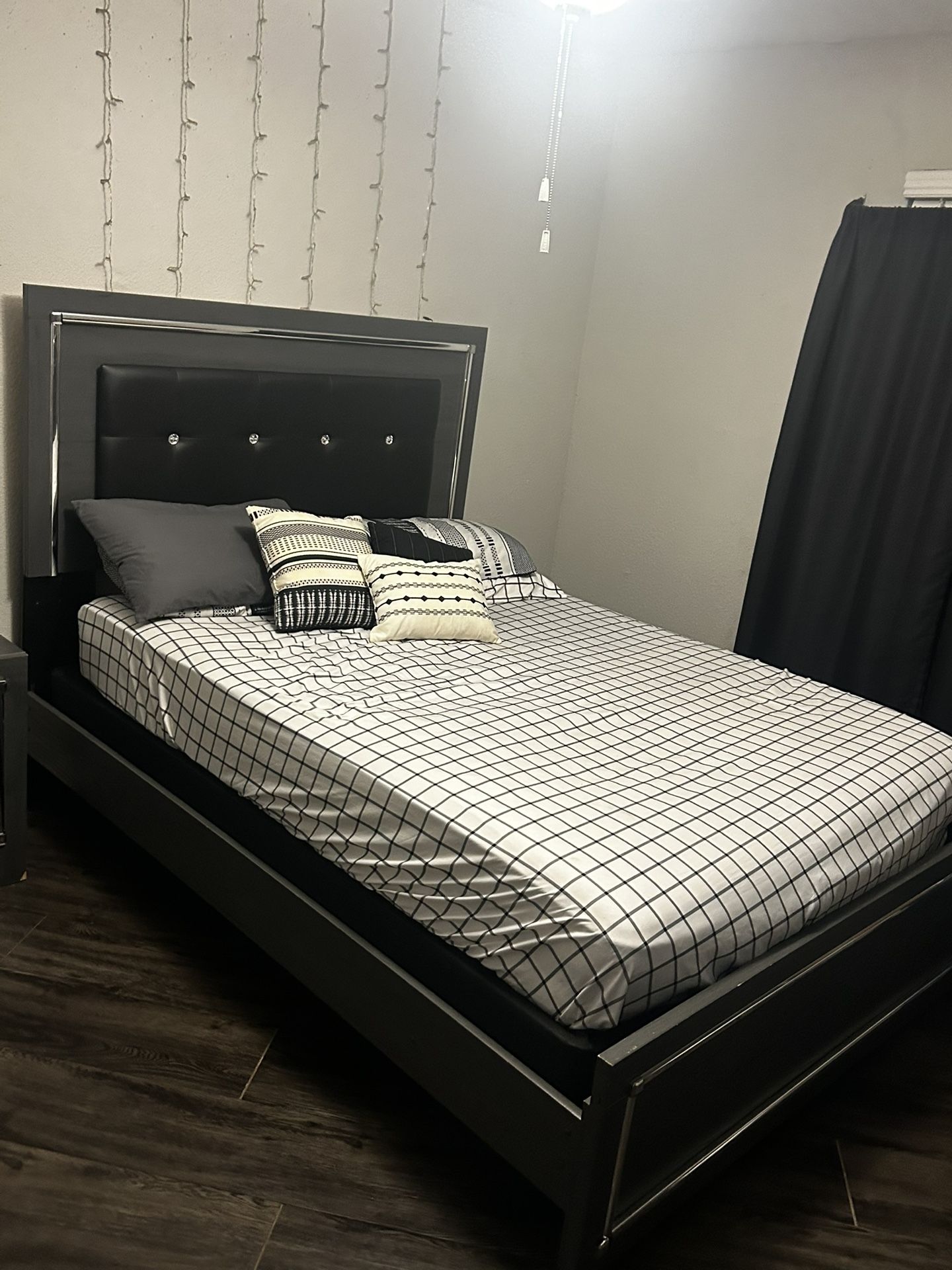 Queen Size Bed frame With Headboard