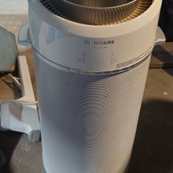 Frigidaire 12,000 BTU Portable AC unit
