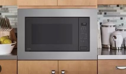 GE Profile microwave with trim kit - PEB7227SL1SS