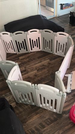 Baby playpen with activity center