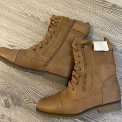 Dream Pairs Women Fashion Boots Size 7.5 New!