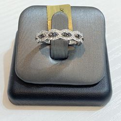 10K Black & White Diamond Band 3/4 CT 