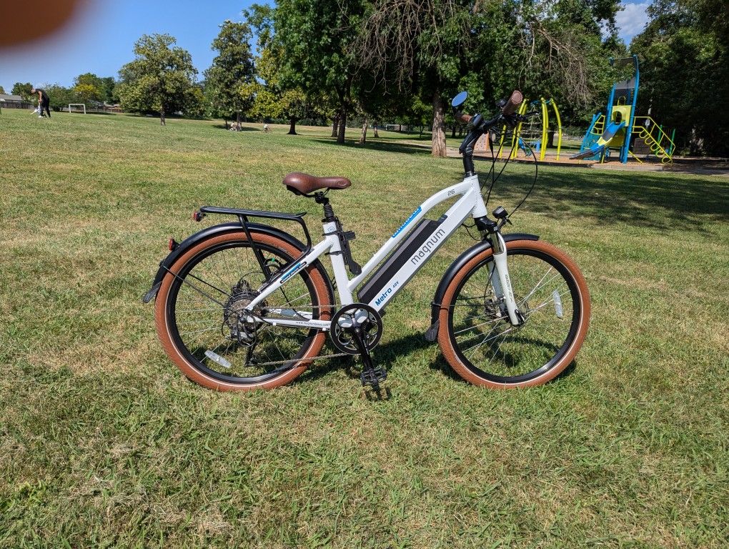 MAGNUM Metro 26 Electric Bike 48V