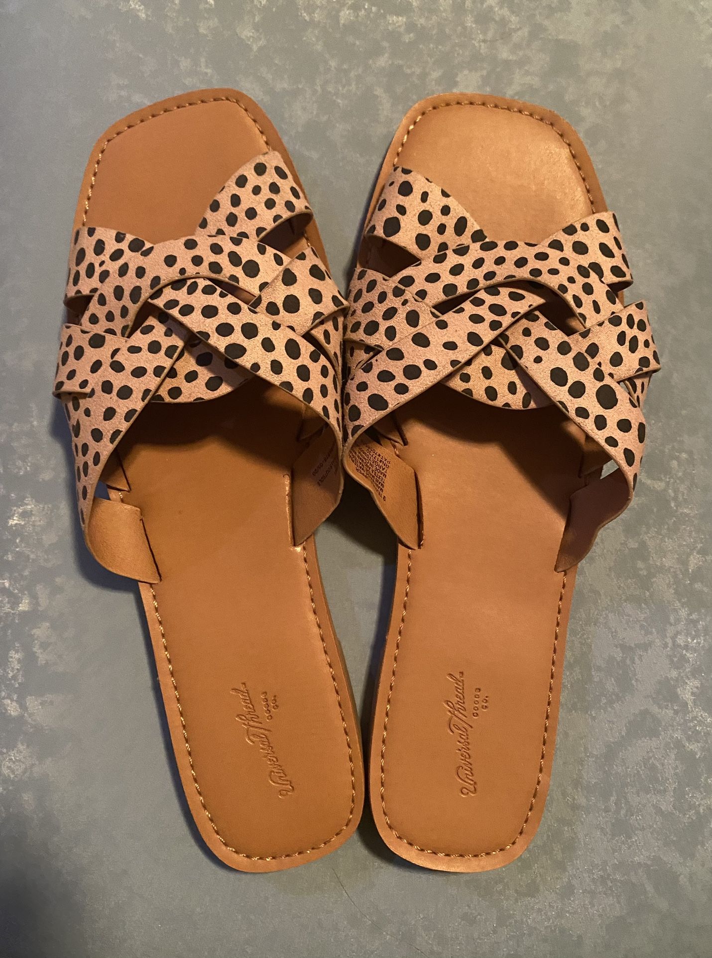 Universal Thread, Flat Sandal, Tan Polka Dot, Size 9