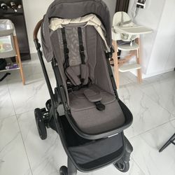 Nuna Demi Next Stroller And Bassinet With Stand.