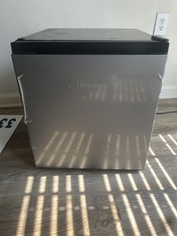 Hisense Mini Fridge