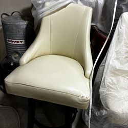 Crème leather Chair 