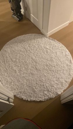 Circle rug okay size looks maybe a bit big in the photo