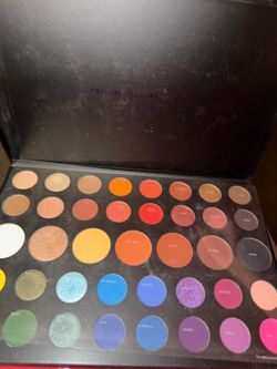 Makeup pallets