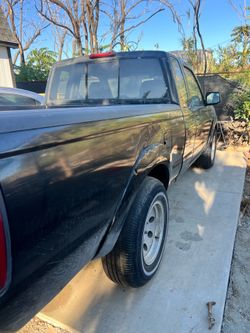 Nissan Frontier negra 1998