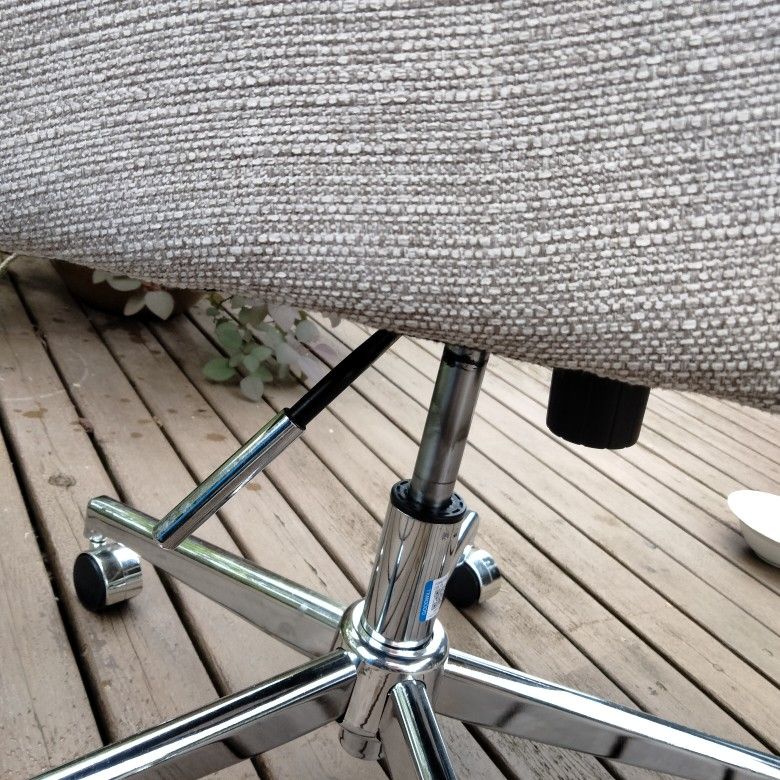 Broyhill Lynx Fabric Home Office Chair Oatmeal Color. for Sale in Seattle WA OfferUp