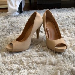 Size 7 . Worn Once