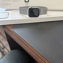 Apple Watch Series 8 With GPS & Cellular 41 Mm Stainless Steel With Stainless Steel Milanese Loop Band