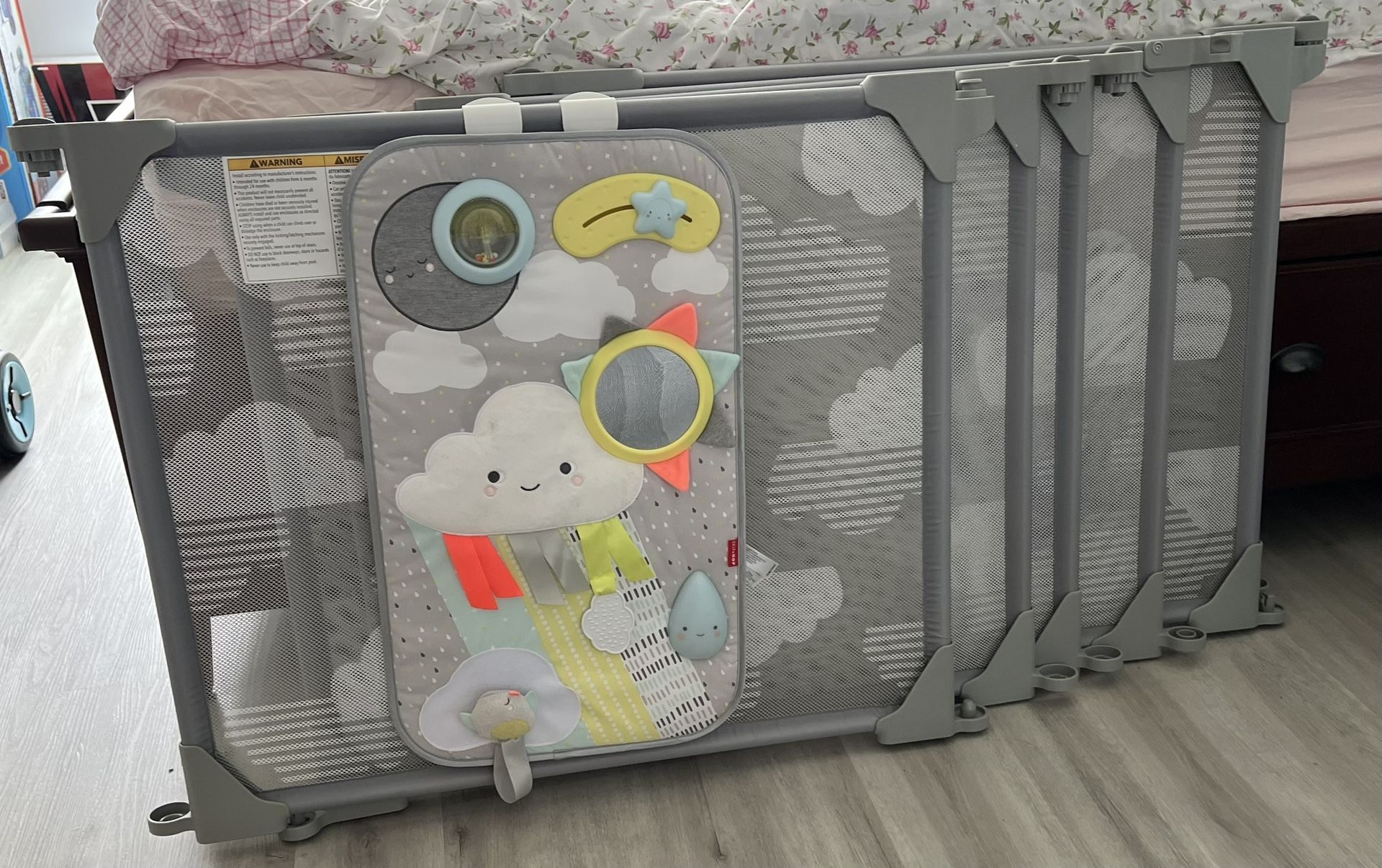 Skip Hop Expandable Baby Gate, Playview Enclosure, Silver Lining Cloud