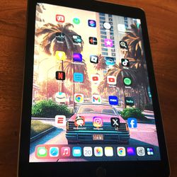 - Apple iPad Air 2 16Gb (Roblox/Disney+/Tictok)