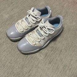 Jordan 11 Retro Low Cement Grey. SIZE 11