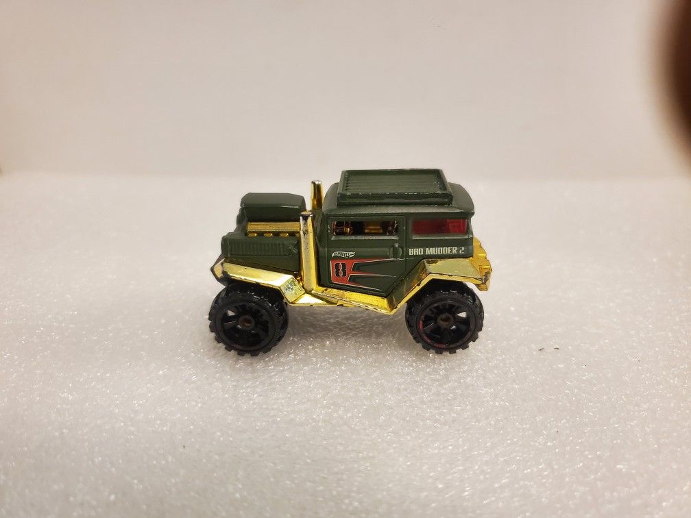 Hot Wheels 2011 HW Video Game Heroes Series #243 Bad Mudder 2 Green Gold Fenders