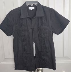 BRAND NEW ✨️With Tags ~BOYS/JUNIOR, Black, short-sleeve Silver Crest GUAYABERA shirt featuring traditional embroidered pleats and four front patch poc