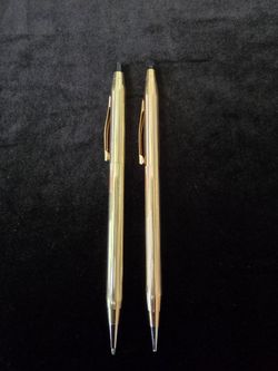 The CROSS 14 Karat Gold Filled Mechanical Pencil and Pen Set is a luxurious writing instrument set that exudes elegance and sophistication. Made in th