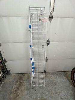 Wire closet shelving