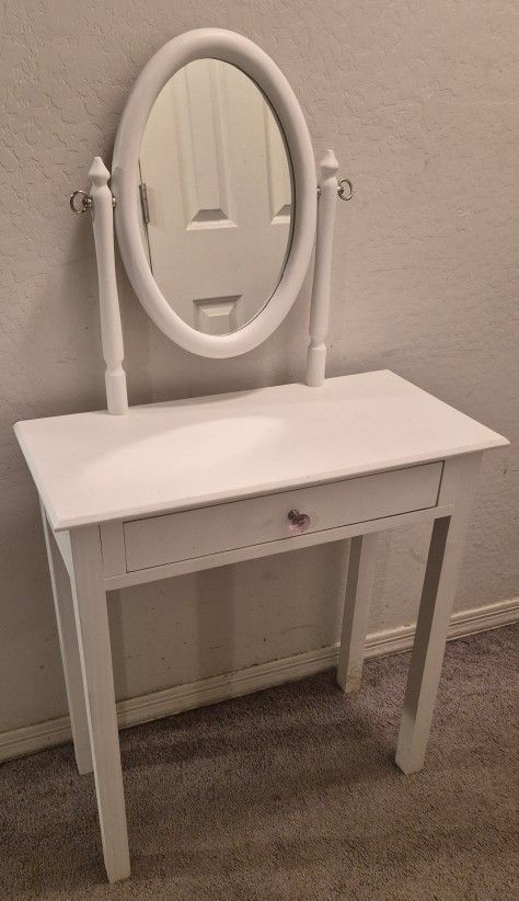 Girls Vanity Table With Mirror