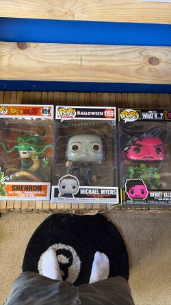3 Jumbo Funko pops +1 extra (no box) 📦