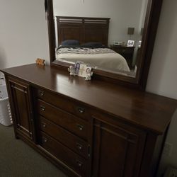 4-piece Bedroom Set 