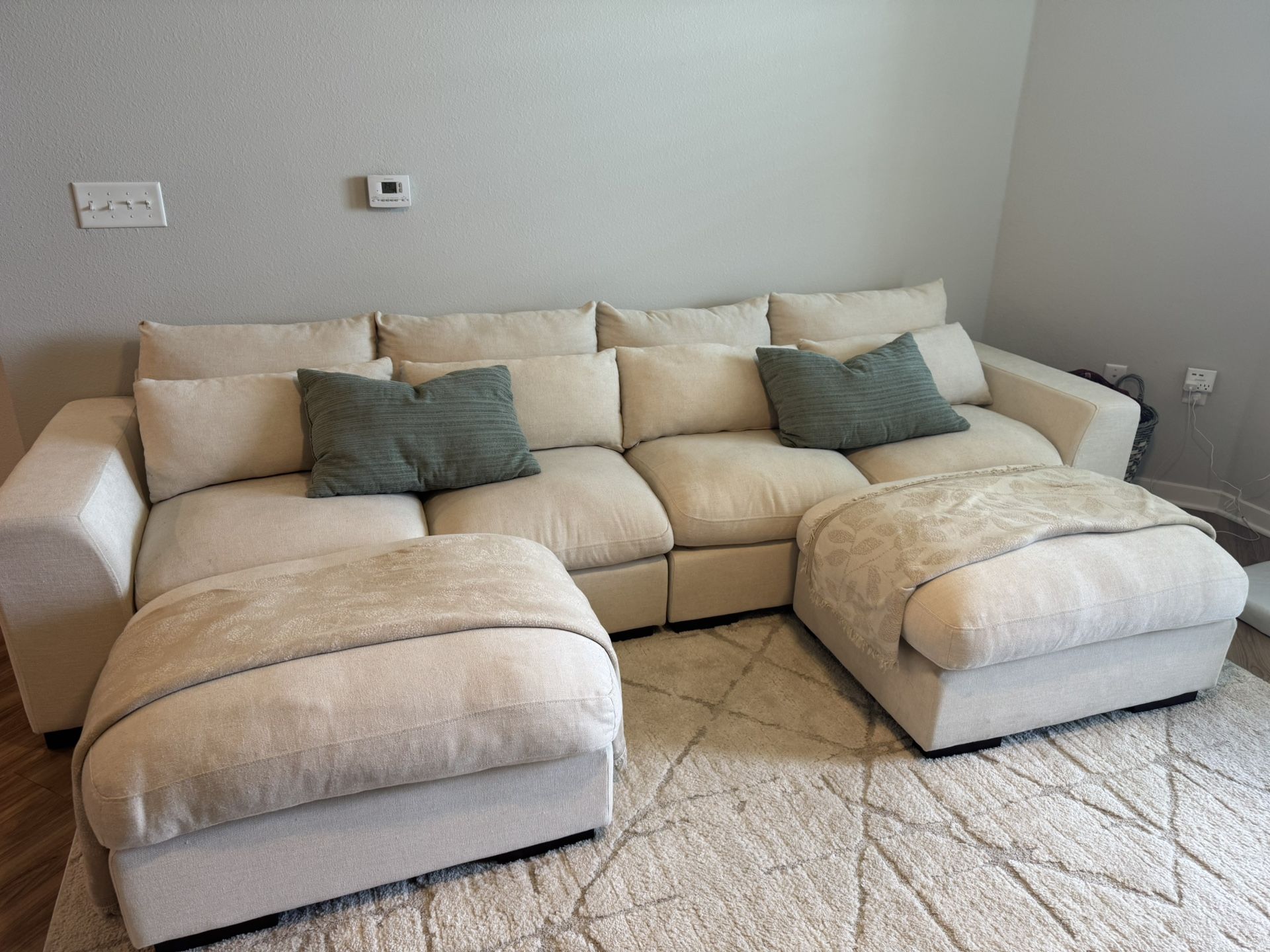 4 Seater Couch With 2 Ottomans 