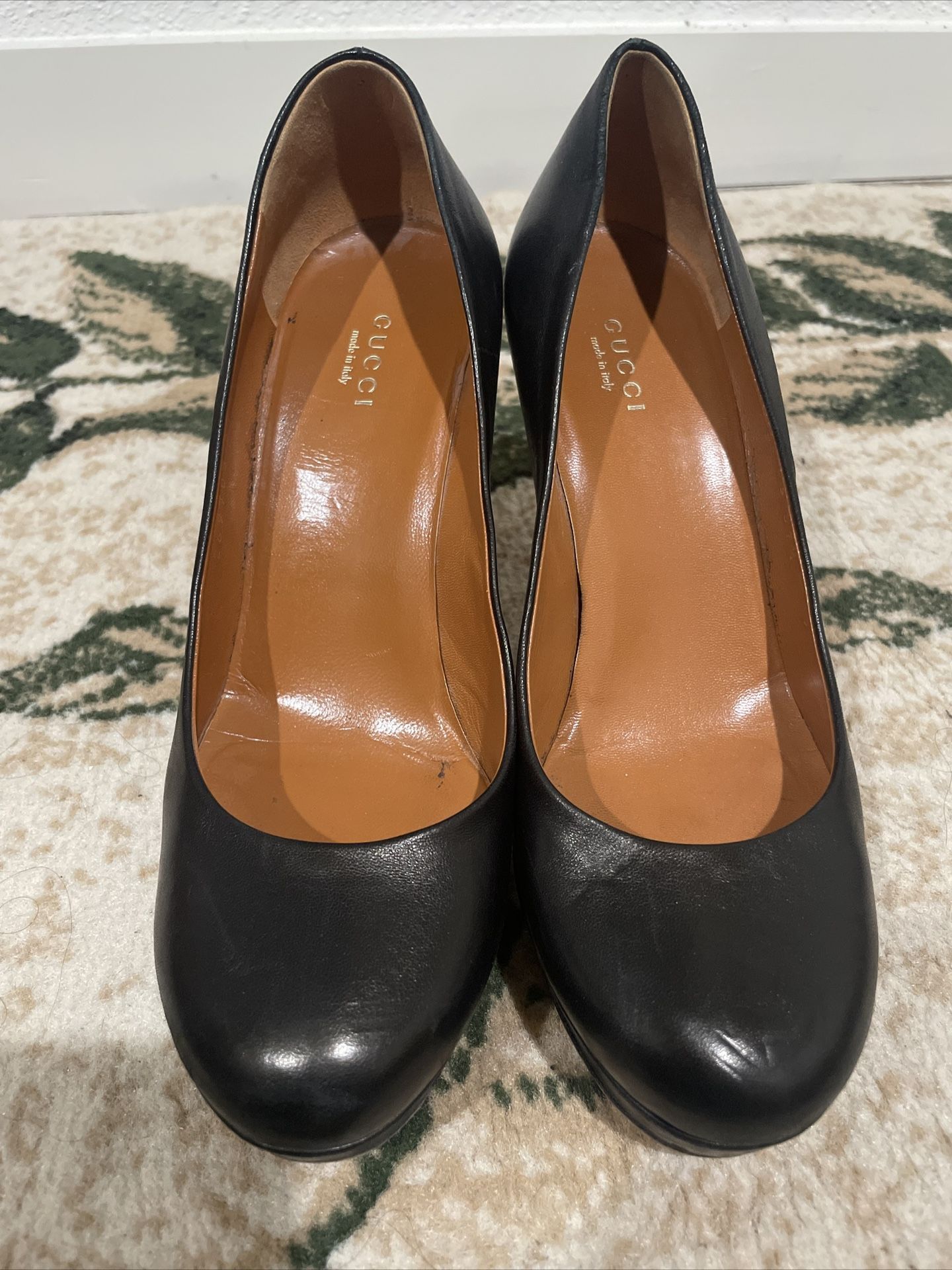 Gucci Heels Size 7.5