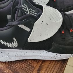 Size N 11 Basketball Shoes