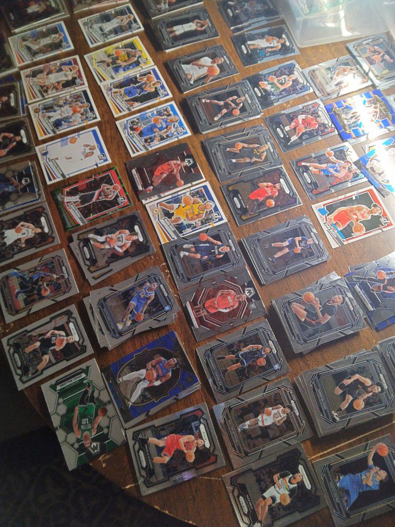10 Mixed 2023-24 NBA Trading Cards 