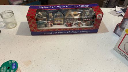 Vintage lighted 10 piece lighted holiday village