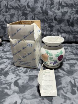 Potpourri Simmerer  Orchard Medley by PRINCESS HOUSE  The Princess House Orchard Medley Potpourri Simmerer is a decorative candle holder made of clay 