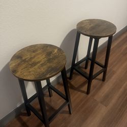 2 STOOLS 