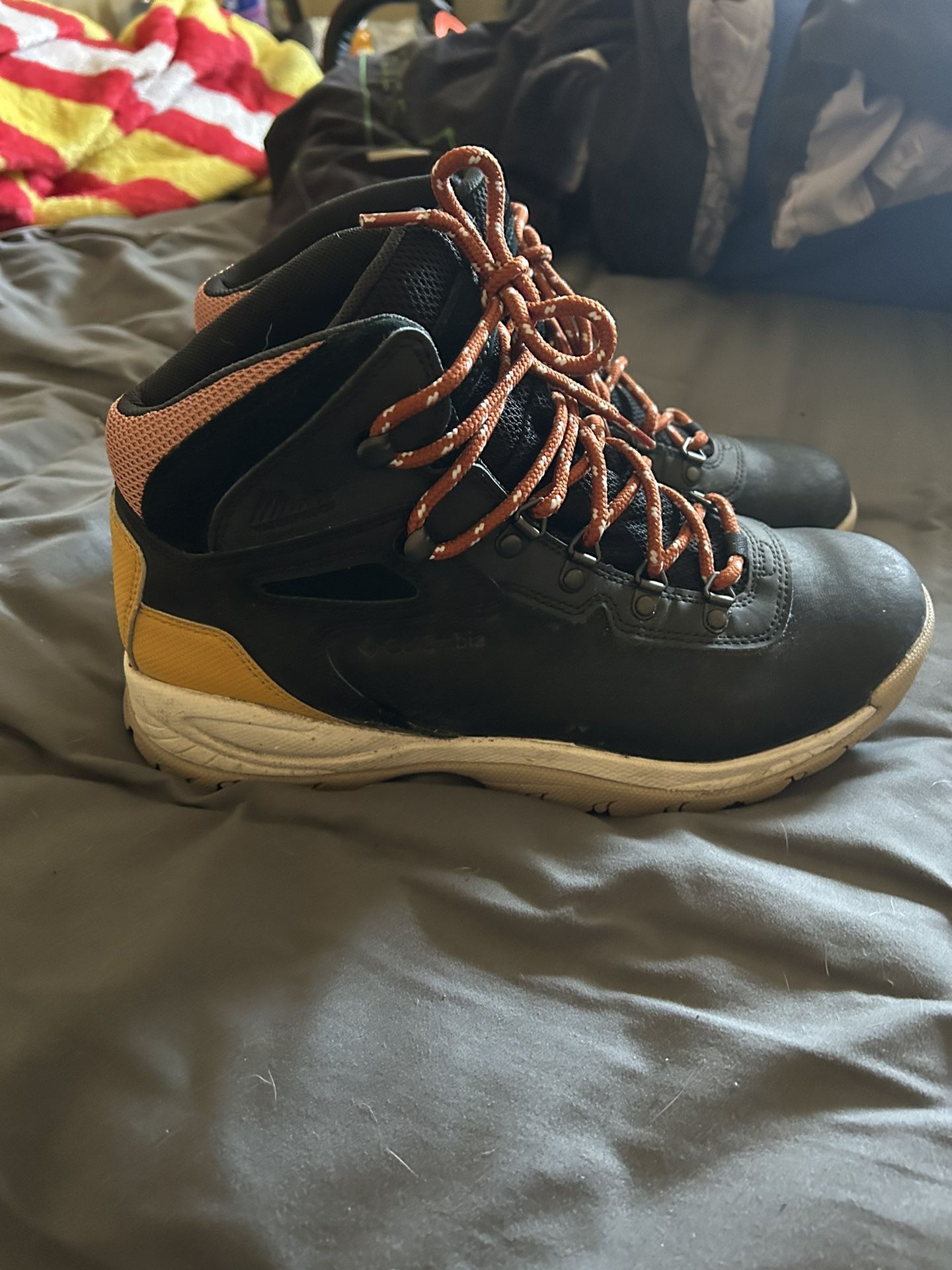 Women’s Columbia Hiking Boots Size 10.5